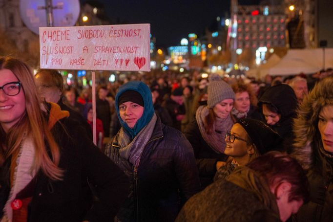 Oslavy výročí sametové revoluce na Václavském náměstí.