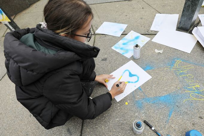 Fotografie z demonstrace na podporu Ukrajiny na Václavském náměstí v Praze. 24. 2. 2022