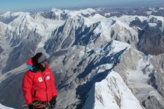 Dva čeští lezci stanuli na vrcholu krásné hory. Everest dneška prvovýstup nedovolil