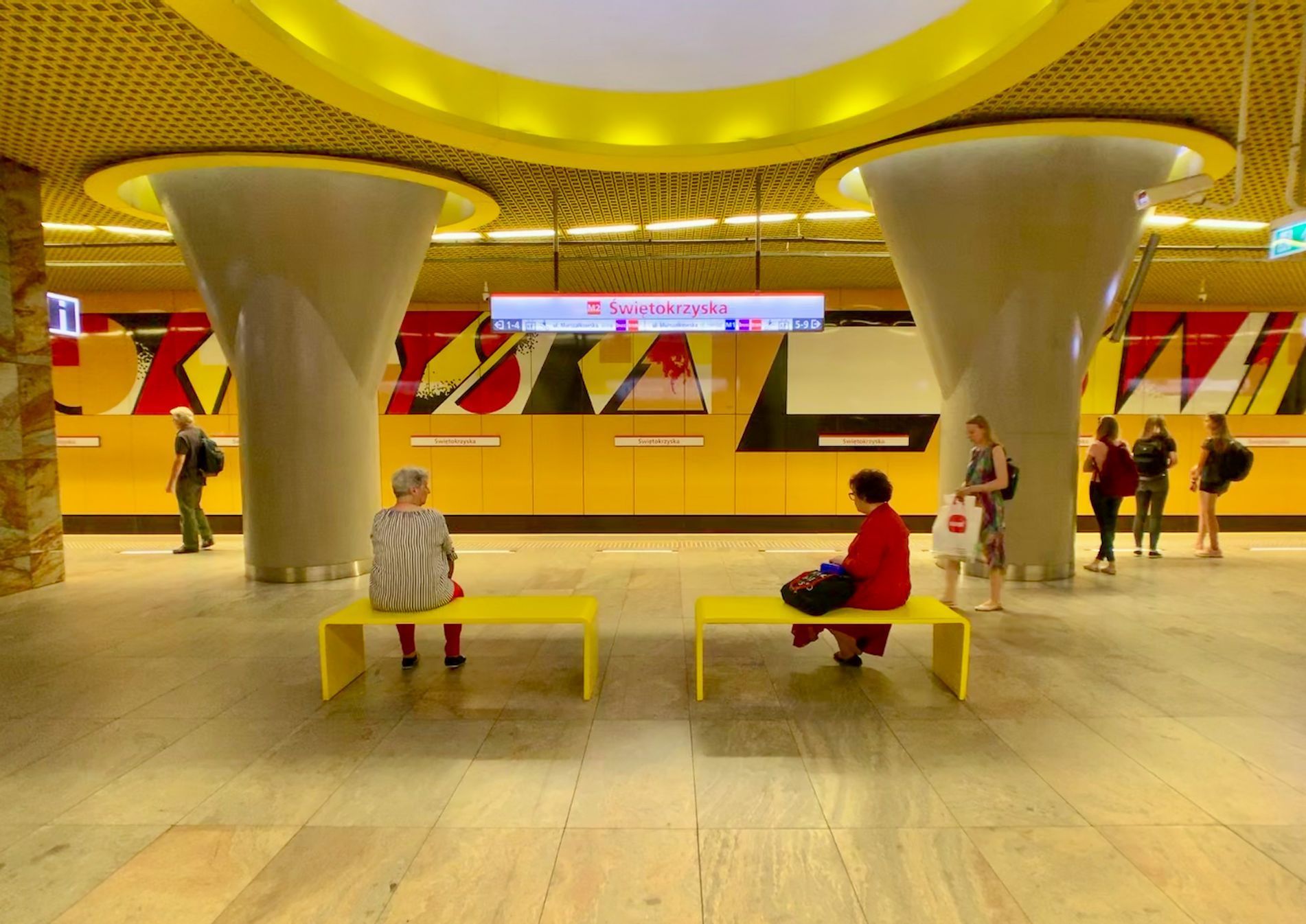 Interiér stanice Świętokrzyska, Varšava, Polsko, Metro, stanice, doprava, zahraničí, Magazín