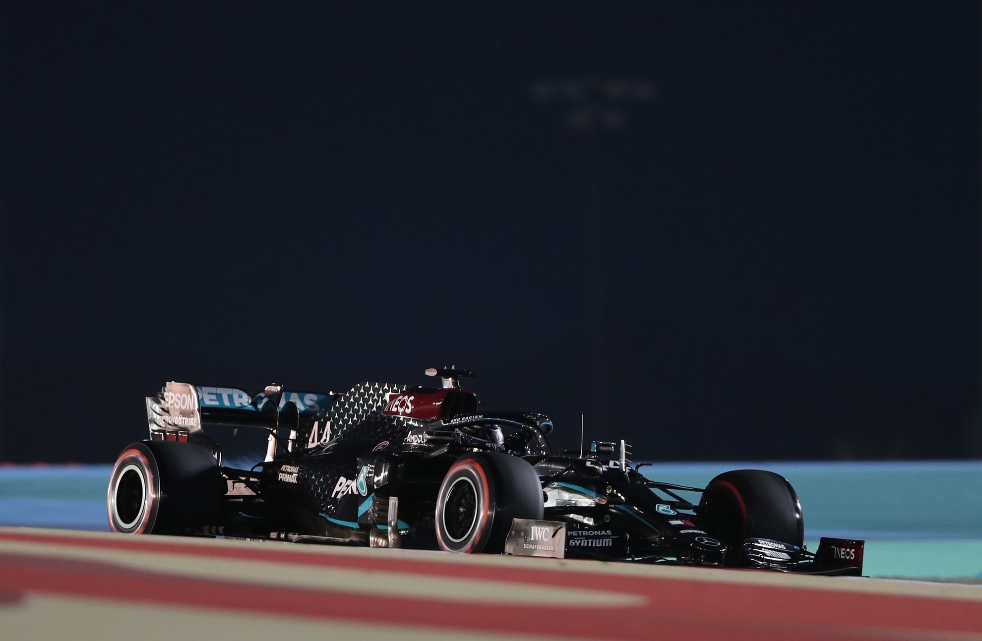 Lewis Hamilton v Mercedesu v kvalifikaci na VC Bahrajnu F1 2020