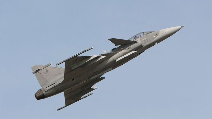 Česká armáda nyní používá švédské letouny Jas-39 Gripen, smlouva na jejich pronájem vyprší na konci roku 2014.