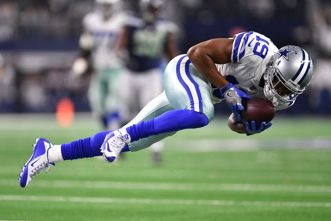 Jan 5, 2019; Arlington, TX, USA; Dallas Cowboys wide receiver Amari Cooper (19) catches a 27 yard pass against the Seattle Seahawks in the second half in a NFC Wild Card