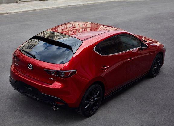 Nová Mazda3 láká na design, luxusní výbavu a radost z řízení. Tím vším se od mainstreamu odlišuje.