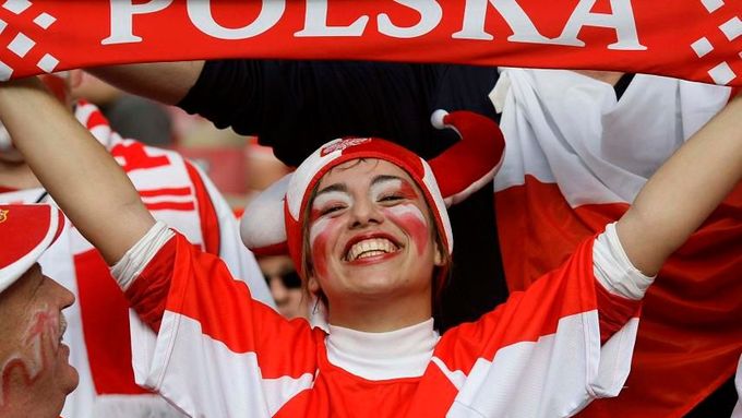 Fanynka Polska očekává v Klagenfurtu zápas s Německem