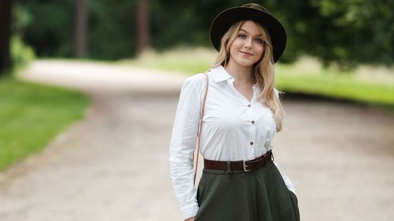 Ke štěstí prý nepotřebuje mnoho. Hajnou naplňuje péče o rovnováhu přírody - s respektem, pokorou a láskou. A to i ke zvěři, kterou občas musí zabít.