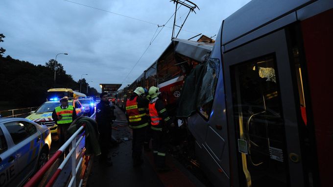 V Praze se srazily tramvaje, řidič jedné z nich zemřel