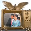 USA, Washington, Donald Trump, Jeffrey Epstein, socha, instalace, The Secret Handshake, odstranění,