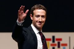Zuckerberg se omluvil Britům a Američanům za Facebook. Slibuji, že pro vás budu lepší, tvrdí