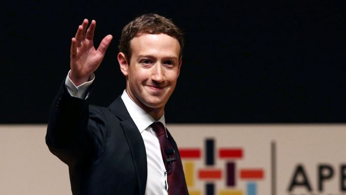 Senátoři grilovali Zuckerberga. Musíme připravit model Facebooku bez reklam, připustil