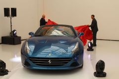 Pardubičtí celníci zabavili padělky strojů i modelů Ferrari