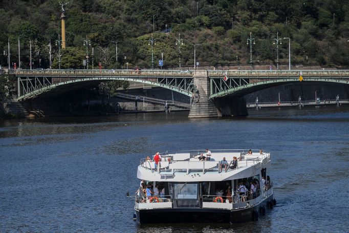 Bella Bohemia je ve své třídě první zcela elektrická loď, která pluje v Praze. Kotví na Kampě, postavena byla v německé loděnici Bolle v Derbenu.