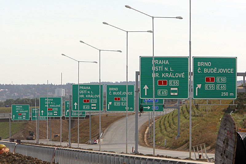 Pražský okruh z letadla i autobusu