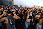 Demonstranti v Iráku se v noci střetli s policií, zemřelo 27 lidí