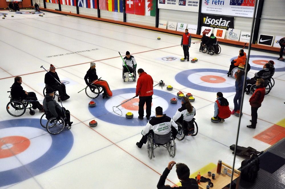 Účastníci Eurovia ligy curlingu vozíčkářů