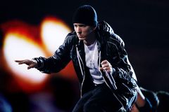 Eminem byl nemravně placen, řekl soud a zvedl mu gáži