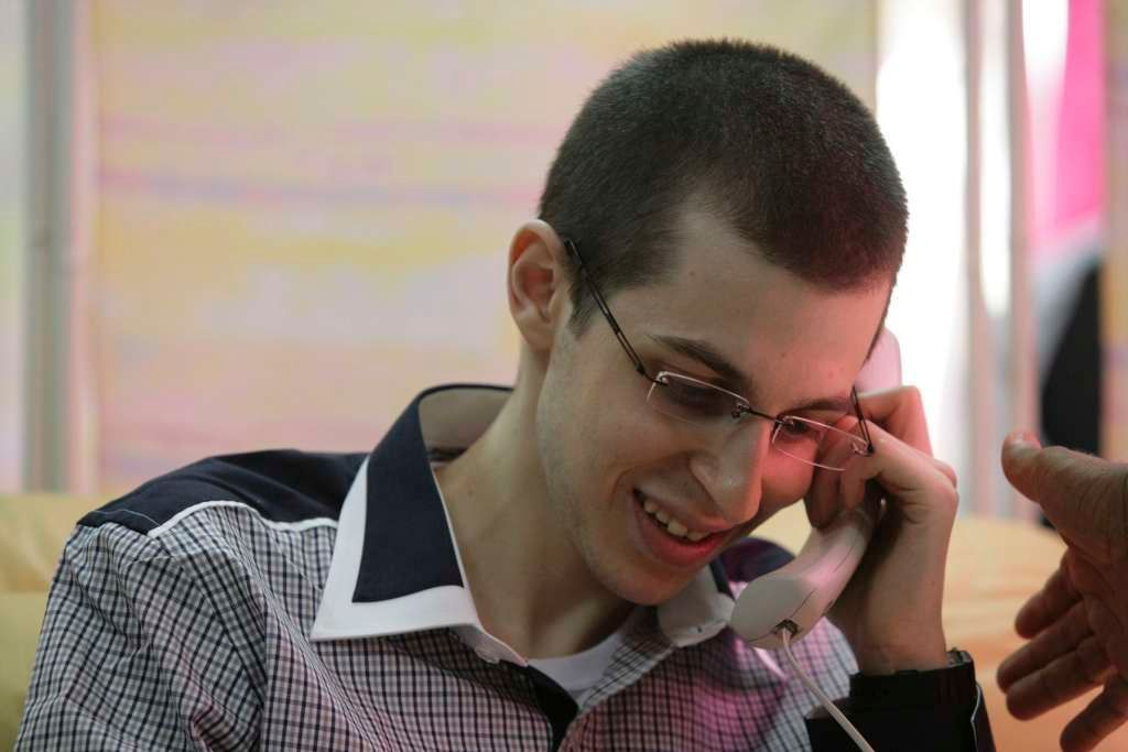 Gilad Šalit telefonuje svým rodičům