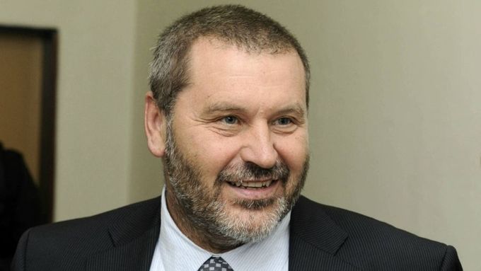 Bývalý senátor Alexandr Novák u soudu.