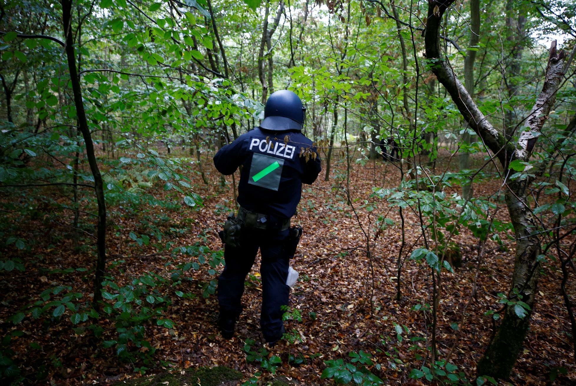 Německá policie začala s vyklízením lesa u uhelného dolu.