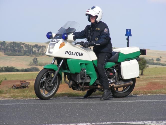 policie - motorka