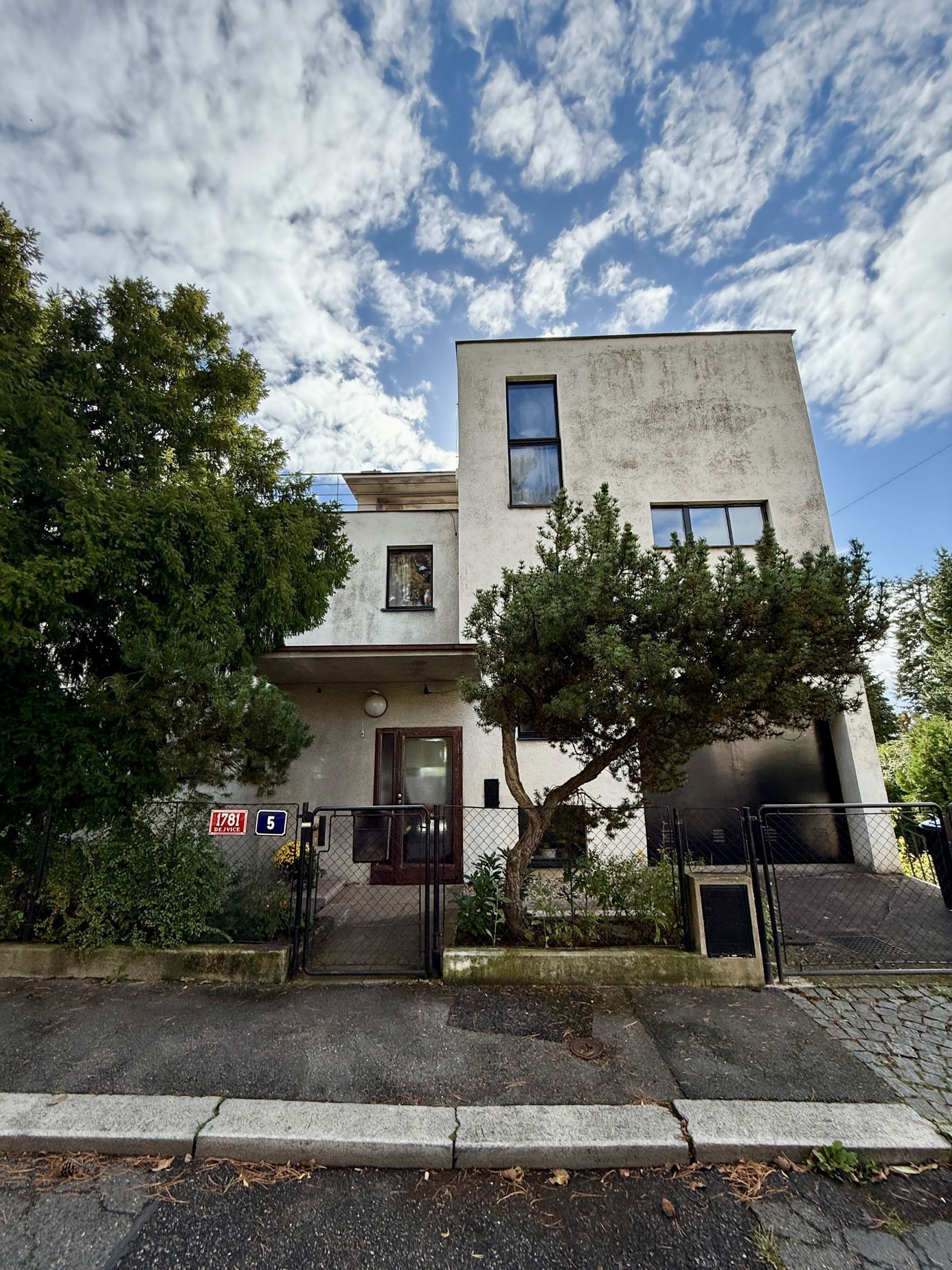 Osada Baba, domy, vily, vila, design, krajkářka, umění, výtvarnice, architektka, architektura