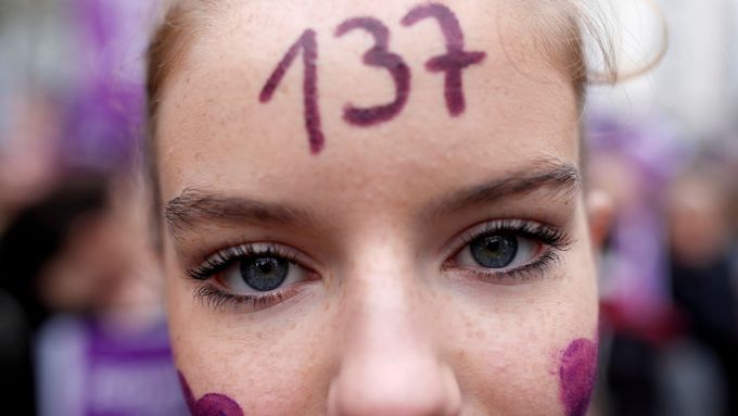 Podle agentury Reuters bylo ve Francii letos bývalým či současným partnerem zabito více než 130 žen.