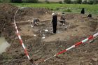 U Dobronína je pohřbeno 9 mužů, potvrdily testy DNA