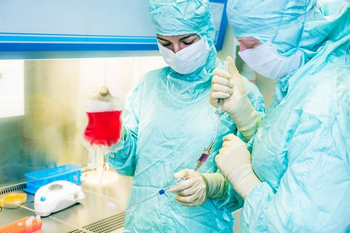 Výroba testovaných přípravků pro onkologické pacienty účastnící se klinických studií probíhá ve sterilních laboratořích.