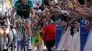 Francouzský cyklista Thomas Voeckler ze stáje Europcar se raduje z vítězství v desáté etapě Tour de France 2012.