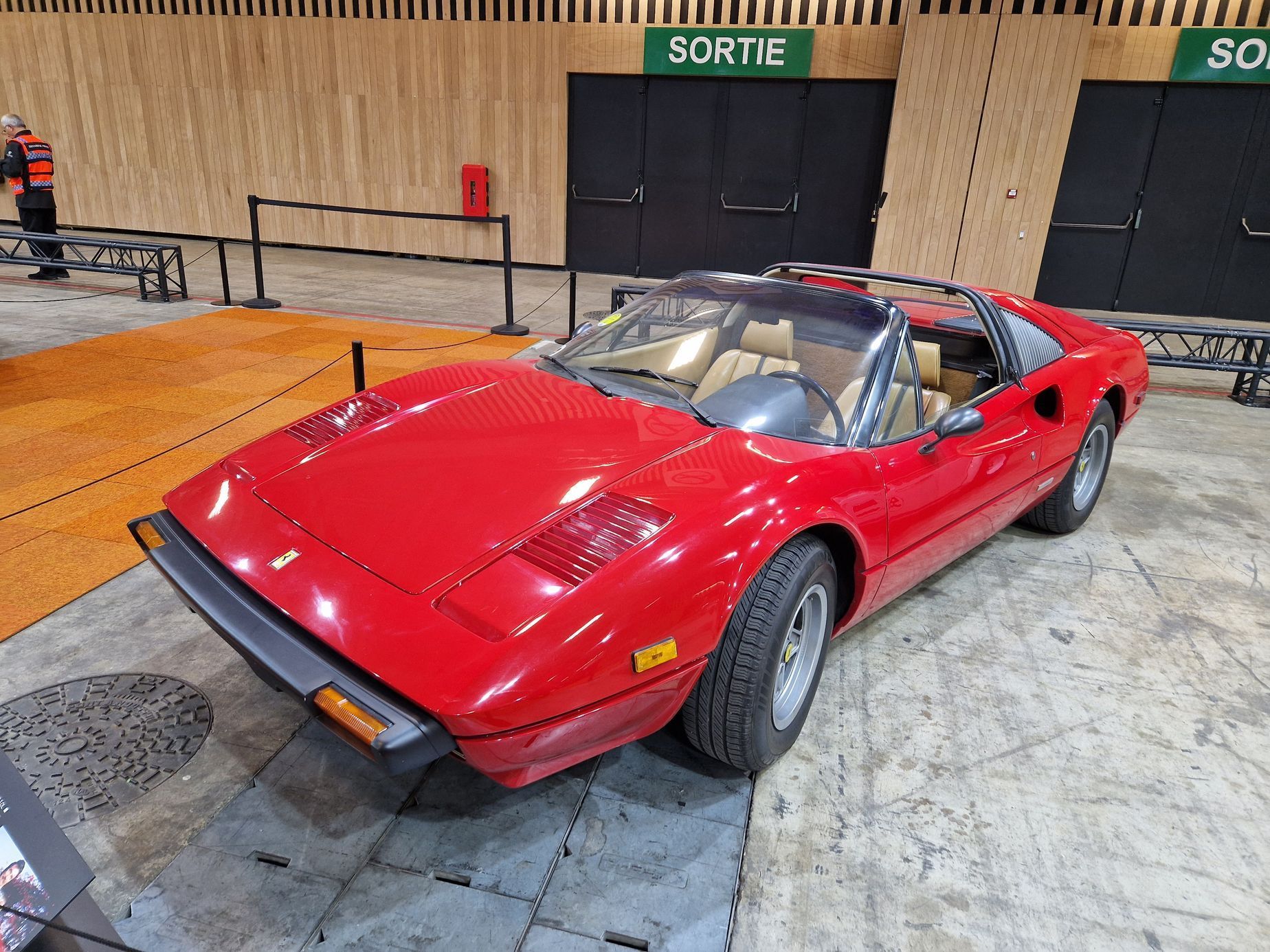 historická a filmová auta autosalon Paříž