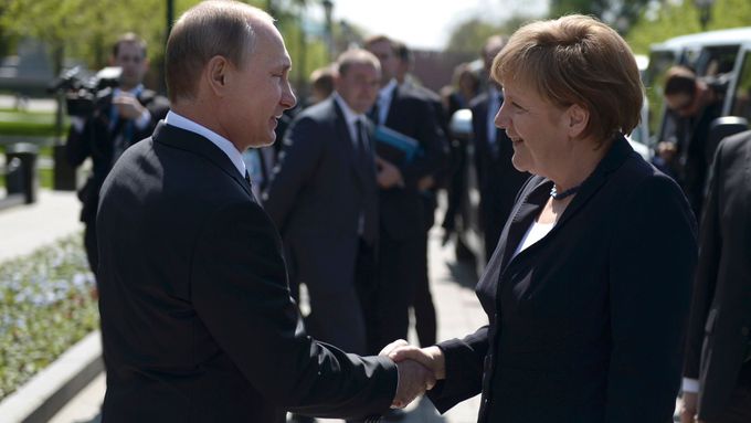 Vladimir Putin a Angela Merkelová.