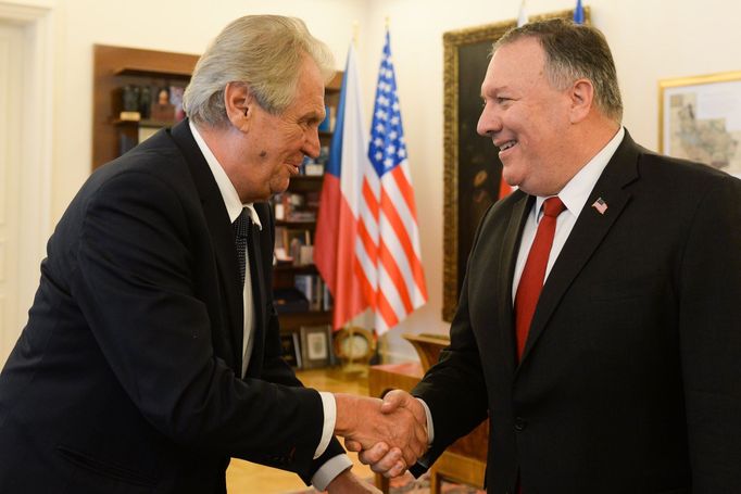 Mike Pompeo při návštěvě prezidenta Miloše Zemana.