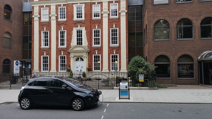 Silniční daň budou v Británii muset platit i elektromobilisté, skončí jim úleva; Zdroj foto: Shutterstock