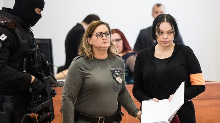 "Přišla mi fotka hezké ženy." Šéf slovenské sněmovny přiznal kontakty se Zsuzsovou
