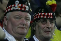 ČR - Skotsko 0:1. Divácký souboj ovládli muži v sukních