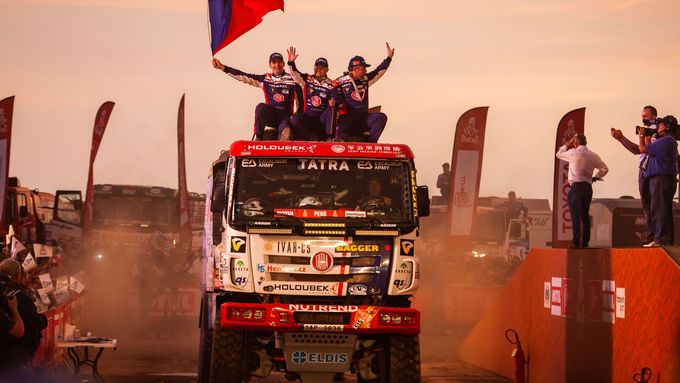 Další kapitolu k závodění pod značkou Bugygra udělali piloti roudnické stáje v Rallye Dakar.