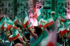 Nepřítel není Amerika, ale vy! Íránci se bouří proti režimu kvůli sestřelení letadla