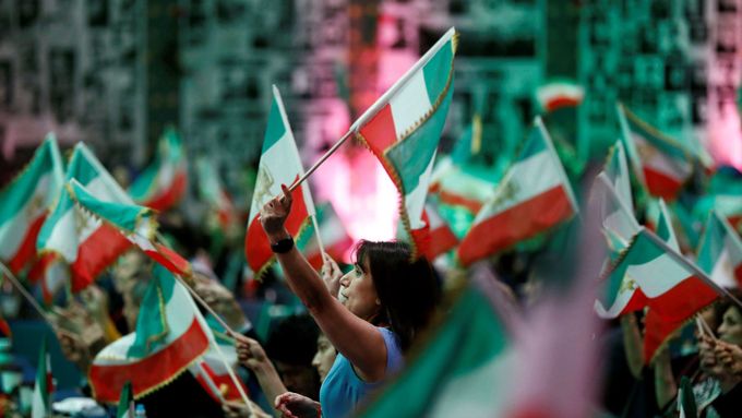 Íránští Američané v Kalifornii vyjádřili podporu protestujícím v jejich rodné zemi.