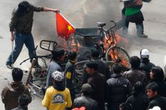 Policie zastřelila v neklidném Sin-ťiangu desítky lidí