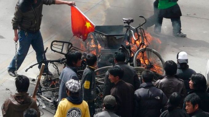 V Tibetu umírají lidé, protesty proti Číně udělaly z ulic bitevní pole