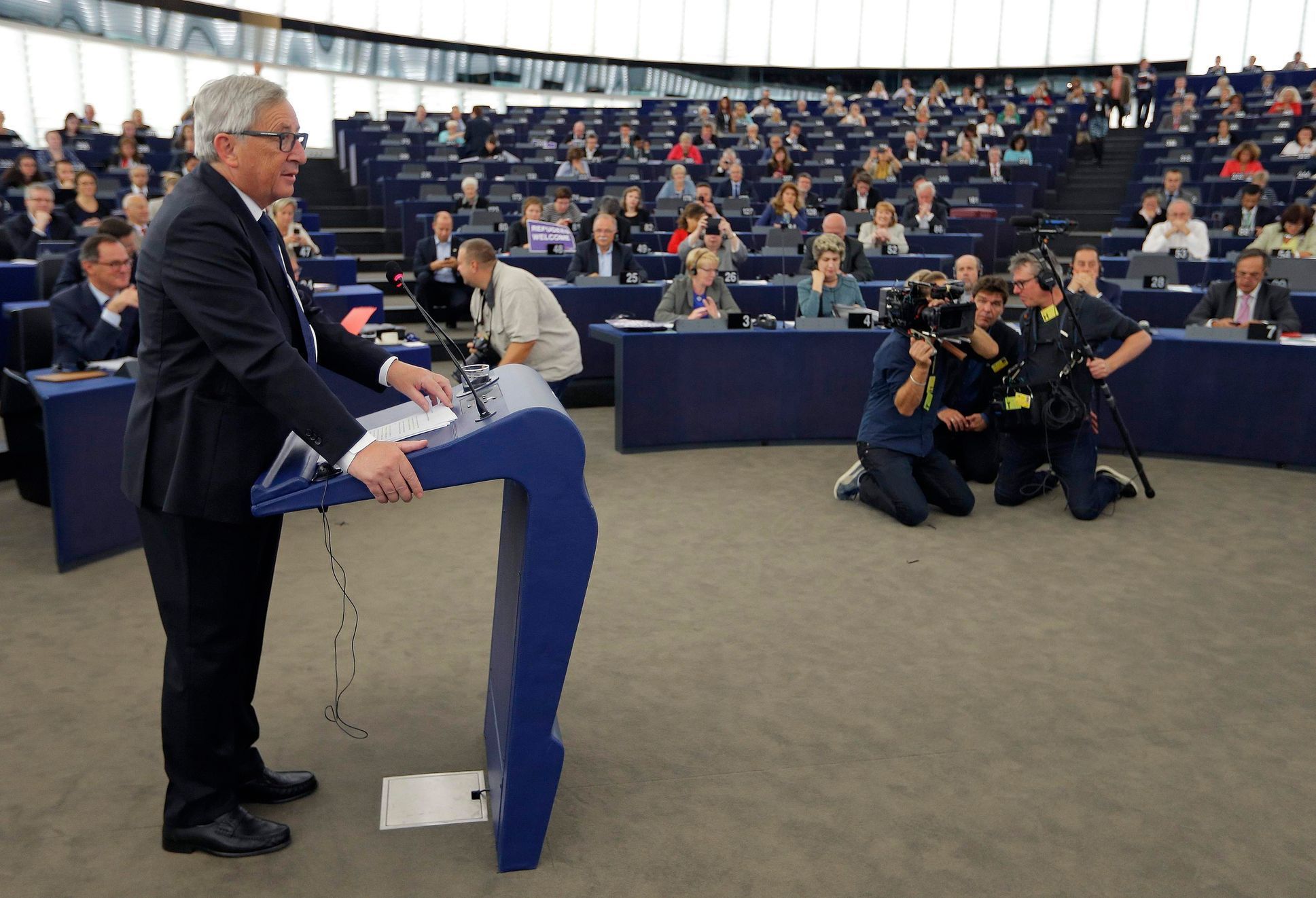 Prezident Evropské komise Juncker promlouvá k Evropskému parlamentu o řešení uprchlické krize