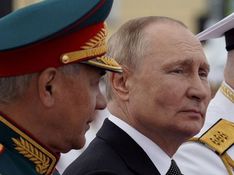 Ruský ústup z Chersonu vyvolává podle expertů kritiku Putina a rozkol v Kremlu