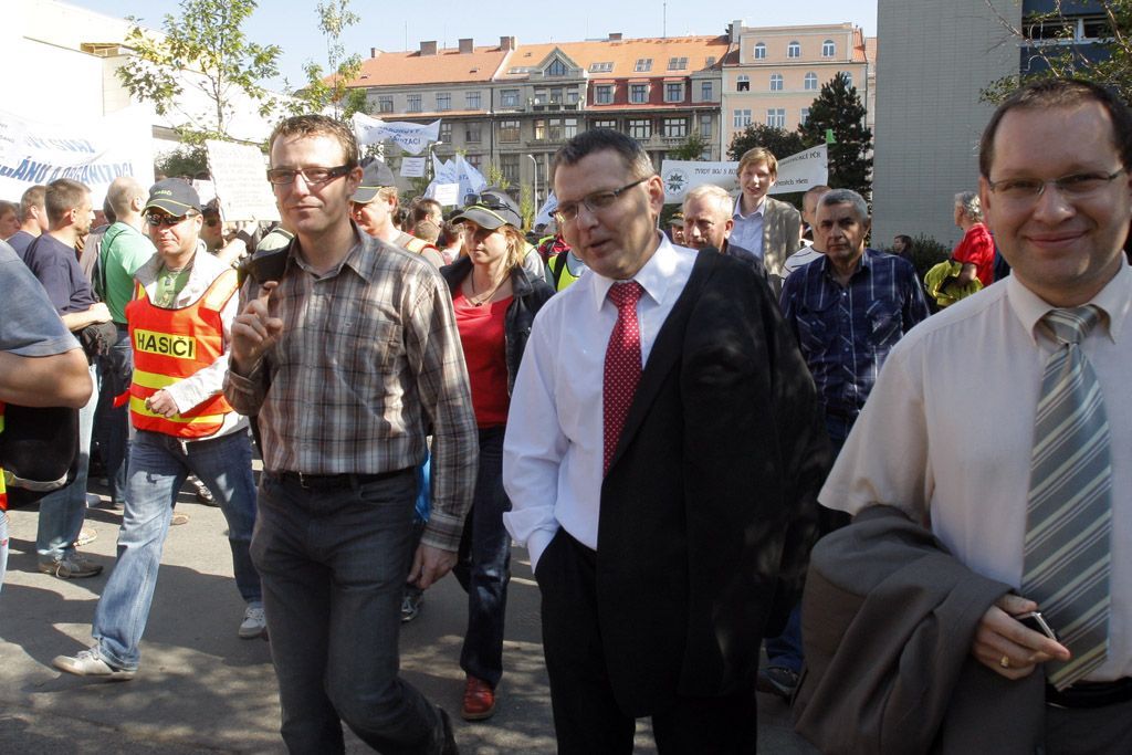 Demonstrace - policisté a zdravotníci