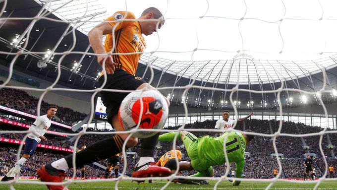 Steven Bergwijn střílí první gól Tottenhamu