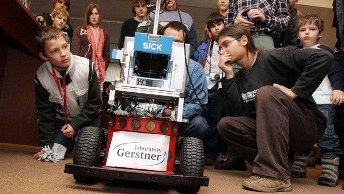 Týden vědy: Roboti na hraní i na práci