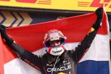 Druhý titul mistra světa oslavil Max Verstappen z Red Bullu.