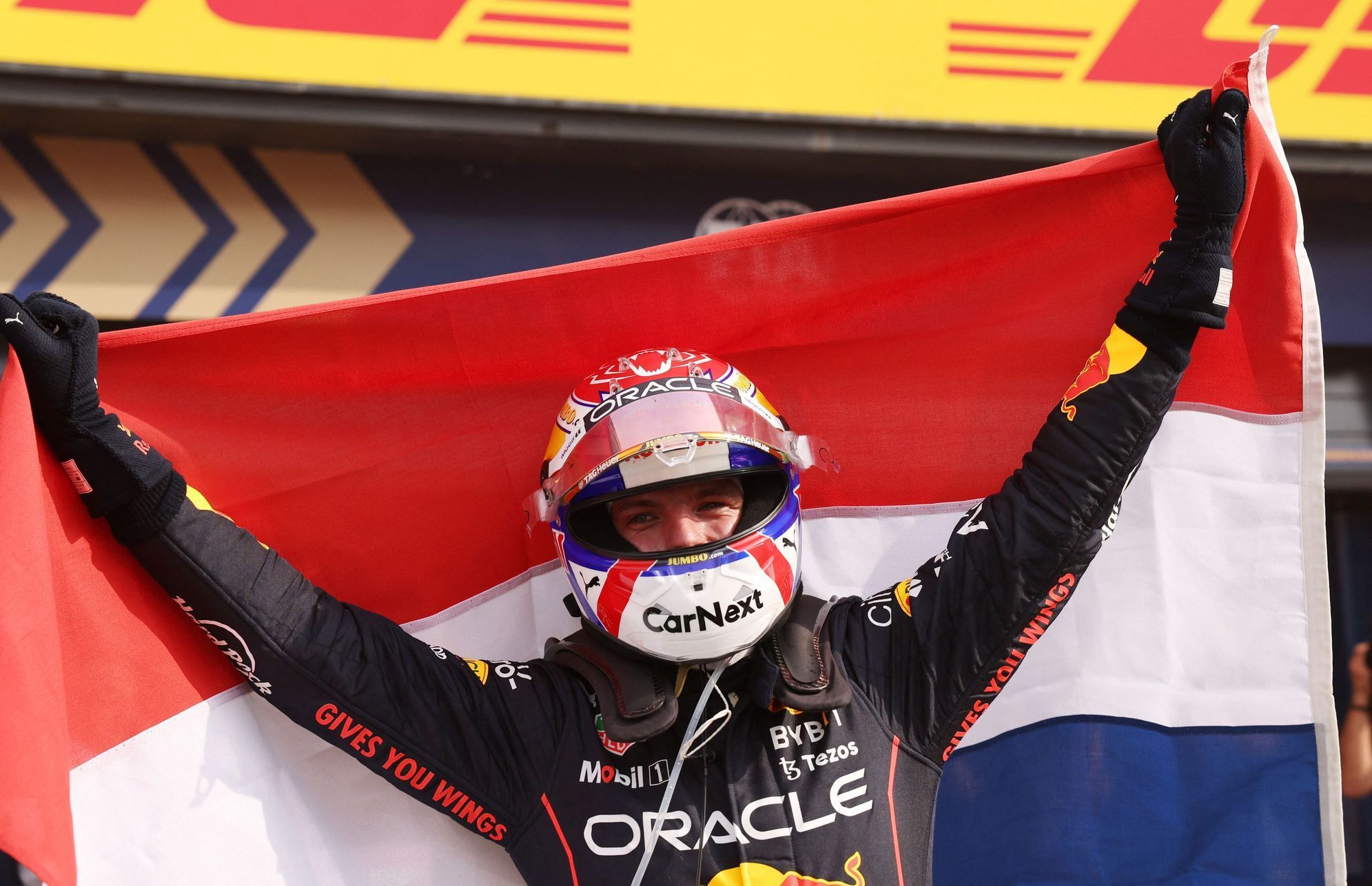 Max Verstappen z Red Bullu slaví triumf ve Velké ceně Nizozemska F1 2022