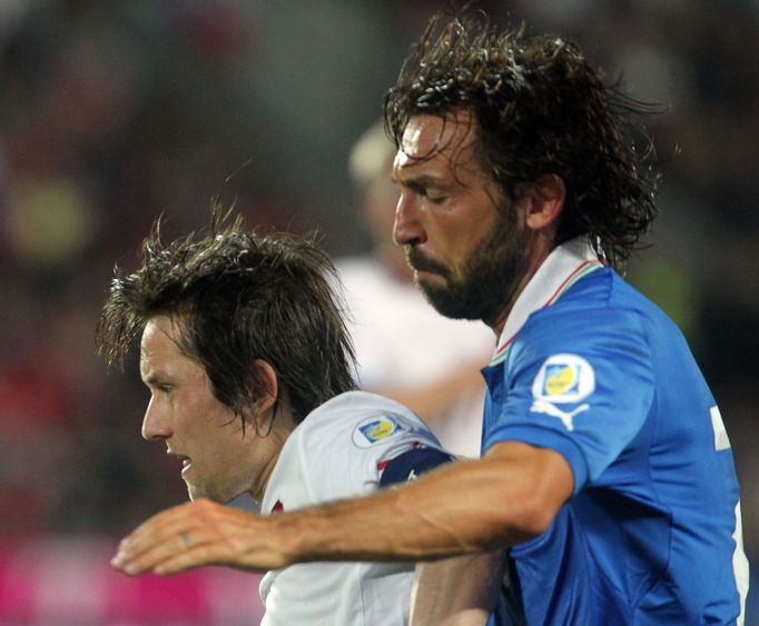 Fotbal, Česko - Itálie: Tomáš Rosický a Andrea Pirlo