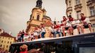 Hokejisté české reprezentace oslavili zlatou medaili z mistrovství světa v ledním hokeji 2024 na Staroměstském náměstí v Praze.