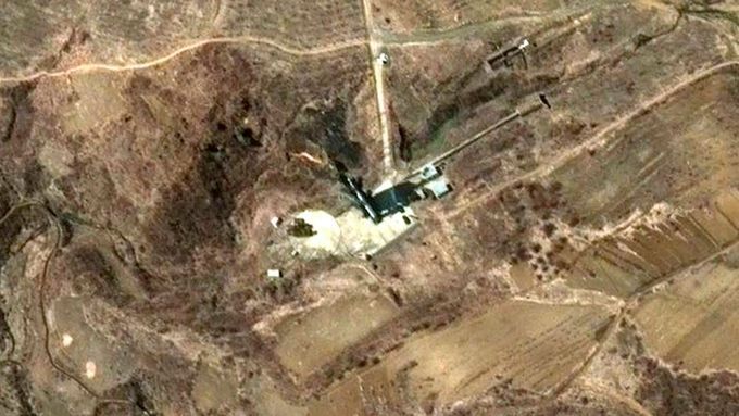 Satelitní snímek odpalovací rampy v Musudan-ri na severovýchodě KLDR, odkud byla vypuštěna raketa Taepodong-2
